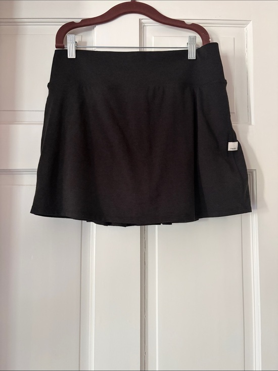 Vuori Dresses & Skirts - Vuori Black Heathered Athletic Skort